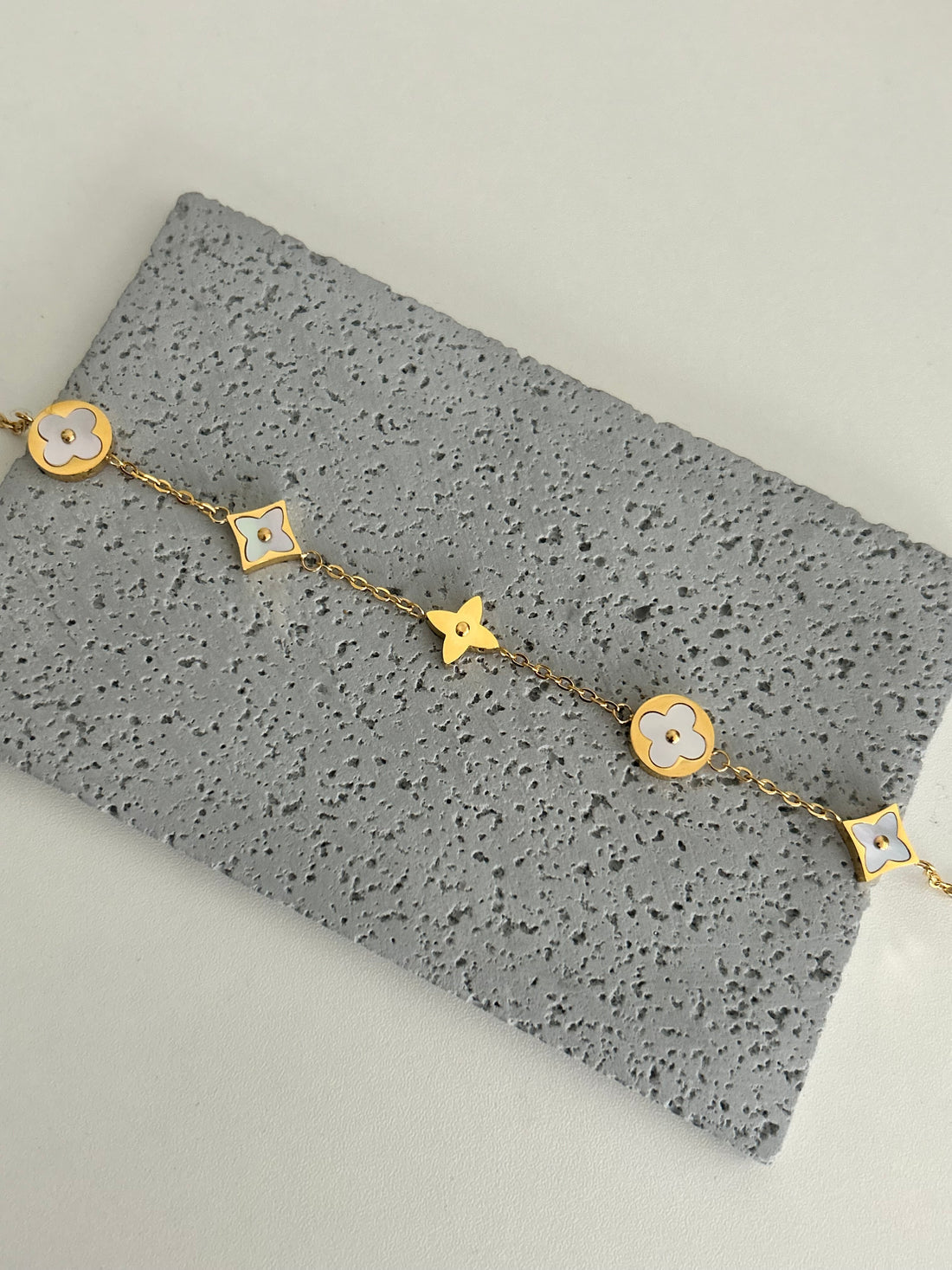 Vancleef-Inspired Bracelet – Timeless Luxury