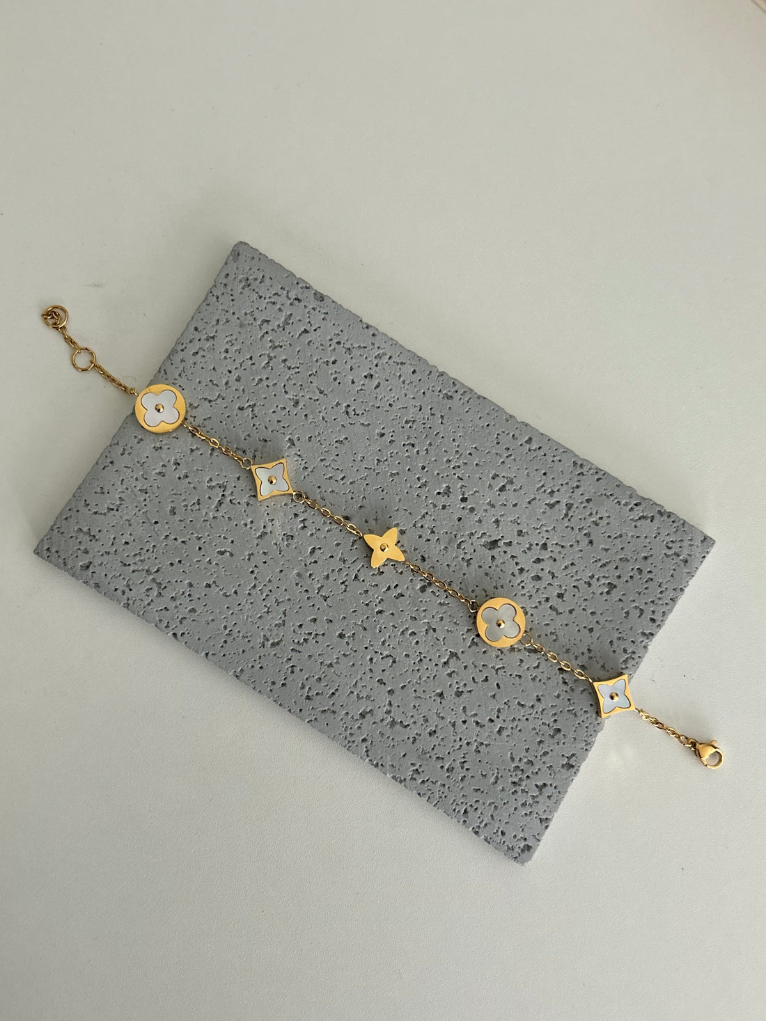Vancleef-Inspired Bracelet – Timeless Luxury
