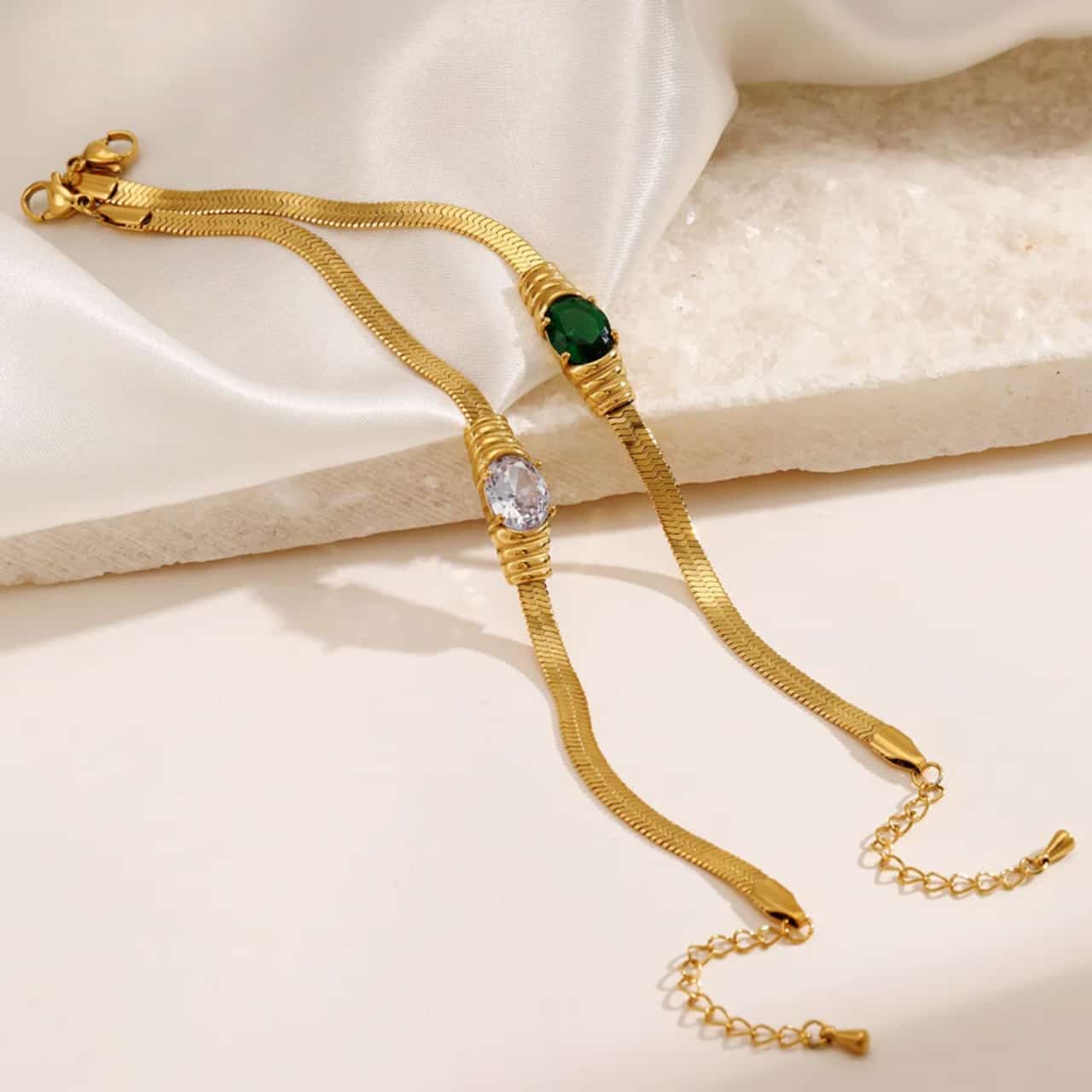 Elegance in Every Shade – Green & White Bracelet & Necklace Set ✨💚🤍