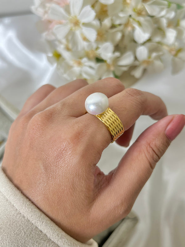 Gold Pearl Ring 18k