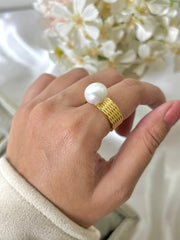 Gold Pearl Ring 18k